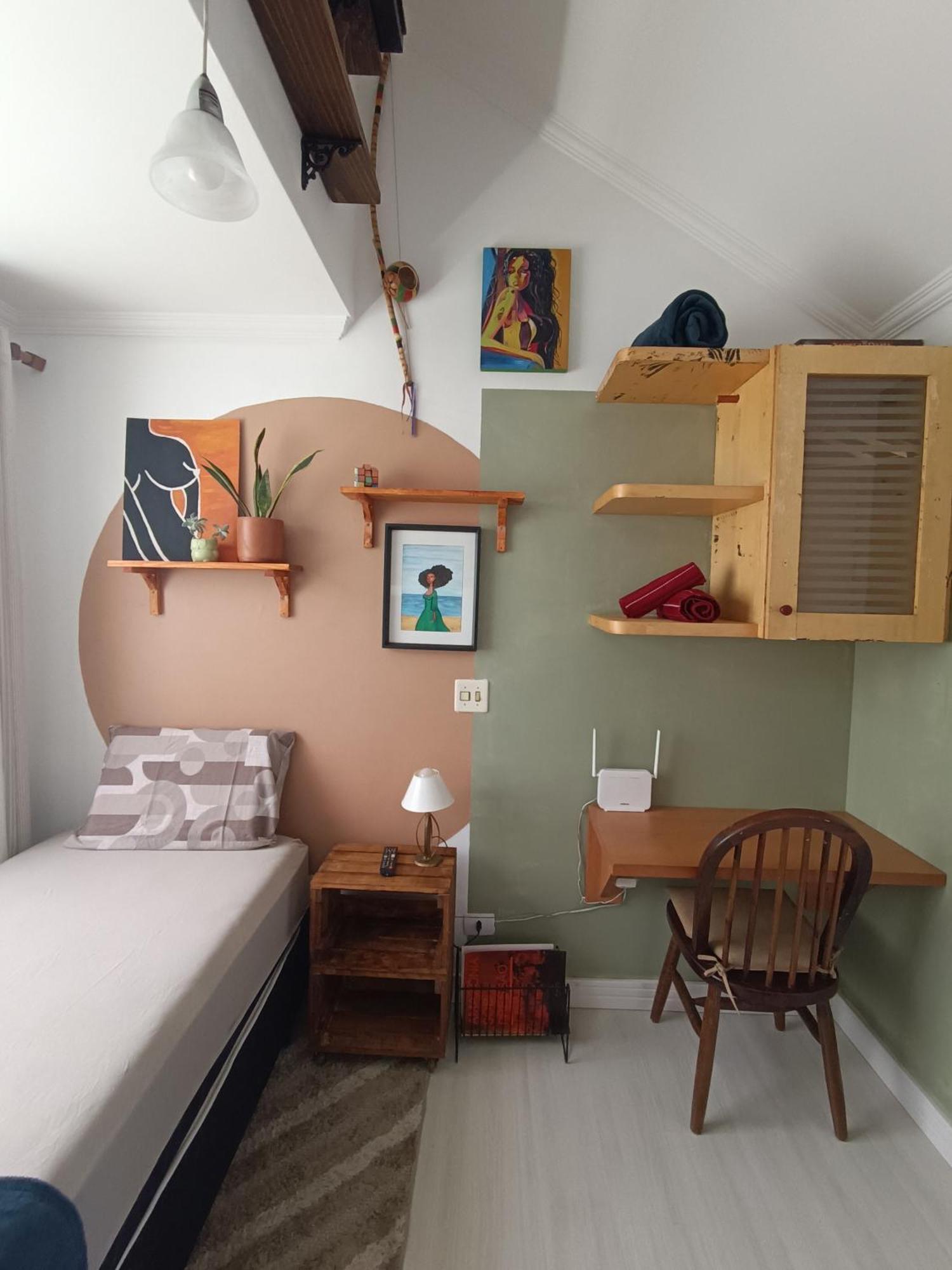 Quarto Aconchegante Em Casa Artistica Hospedagem domiciliar Curitiba